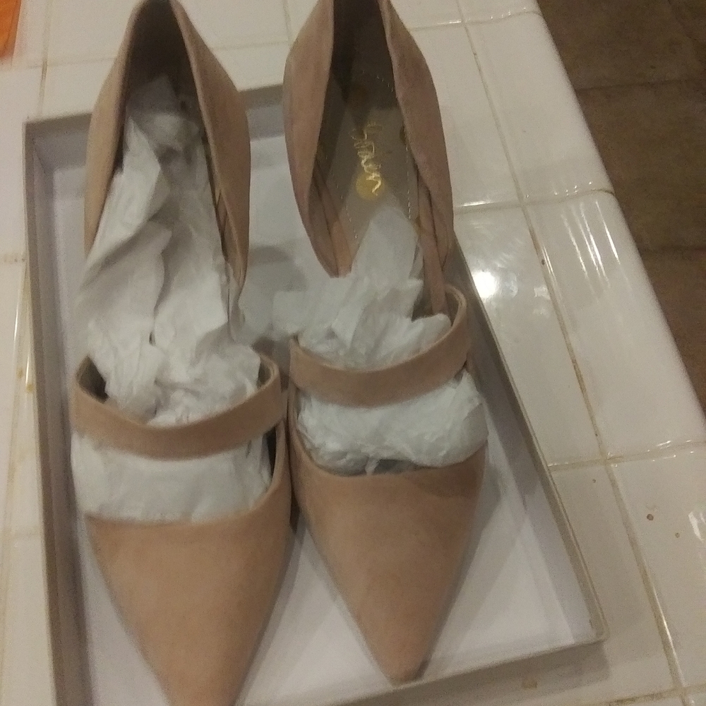 Women's shoes